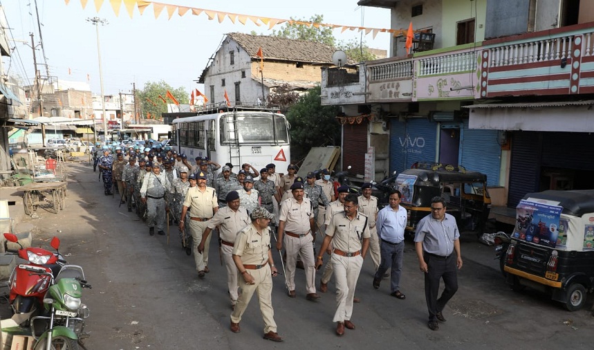 khargone-the-situation-is-fast-becoming-normal-police-took-out-flag