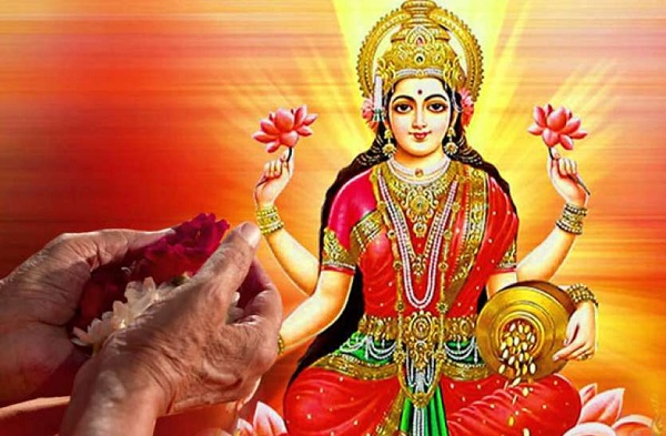 Do this work on Friday angry mother Lakshmi will also be happy it will rain grace| शुक्रवार के दिन करें ये काम, रूठी हुईं मां लक्ष्मी भी हो जाएंगी प्रसन्न, बरसेगी कृपा