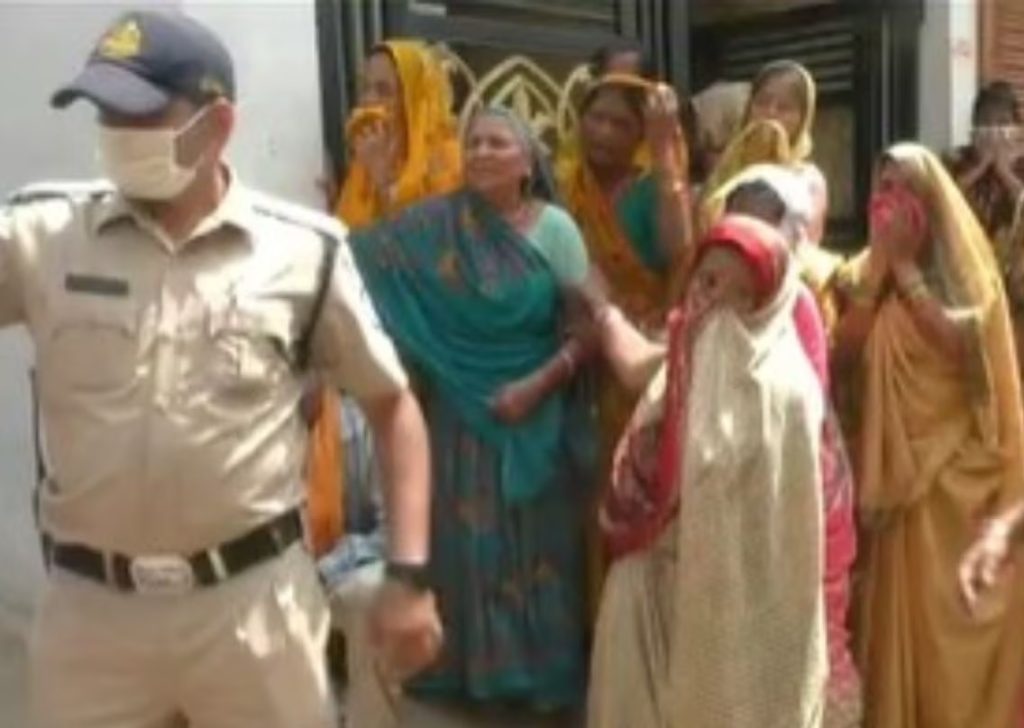 Entry Devotees Remain Closed 2 Months Sawan Sanctum Sanctorum Mahakaleshwar Temple महाकालेश्वर 1920