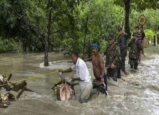 Flood Wreaks Havoc Assam More Than 4 Lakh People Affected 10 Ndrf Teams Deployed असम में बाढ़ 9481