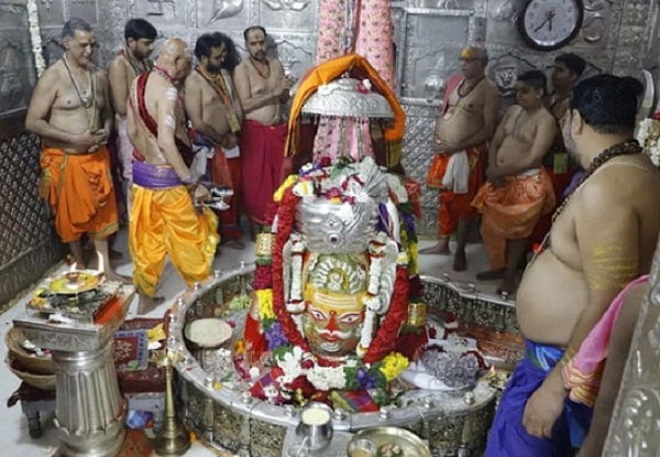 MP: 7.35 lakh devotees visited Lord Mahakal on Mahashivratri | MP:  महाशिवरात्रि पर 7.35 लाख श्रद्धालुओं ने किए भगवान महाकाल के दर्शन