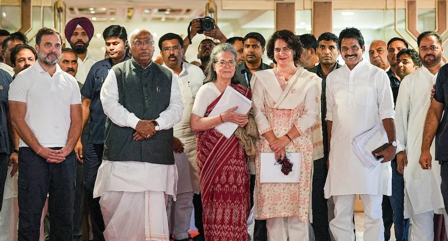 Sonia Gandhi elected President Congress Parliamentary Party Congress take  out thanksgiving tour UP | कांग्रेस संसदीय दल की अध्यक्ष चुनी गईं सोनिया  गांधी, कांग्रेस UP में निकालेगी ...