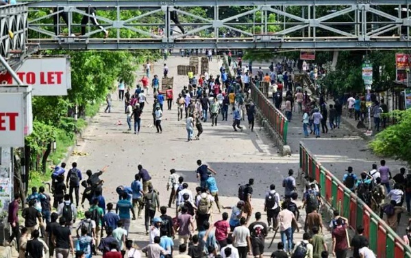 Bangladesh: Protest against reservation in government jobs violent  demonstration... 6 more than 100 injured | बांग्लादेश: सरकारी नौकरियों में  आरक्षण के विरोध में हिंसक प्रदर्शन... 6 की मौत ...